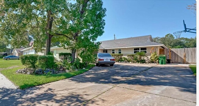 Building Photo - 7614 Barberton Dr