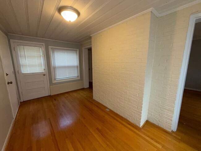 Building Photo - 421 Cannonbury Dr
