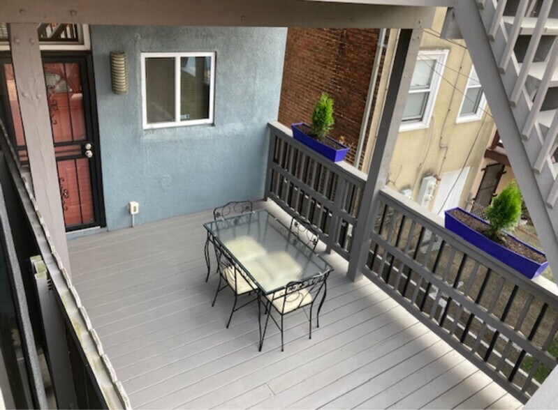 Building Photo - 2223 Brookfield Ave