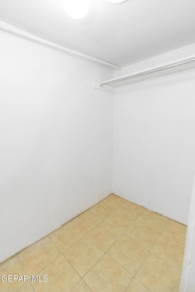 Building Photo - 1309 E Rio Grande Ave