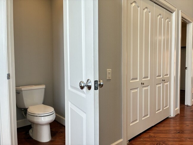 Building Photo - 1000 Columbus St