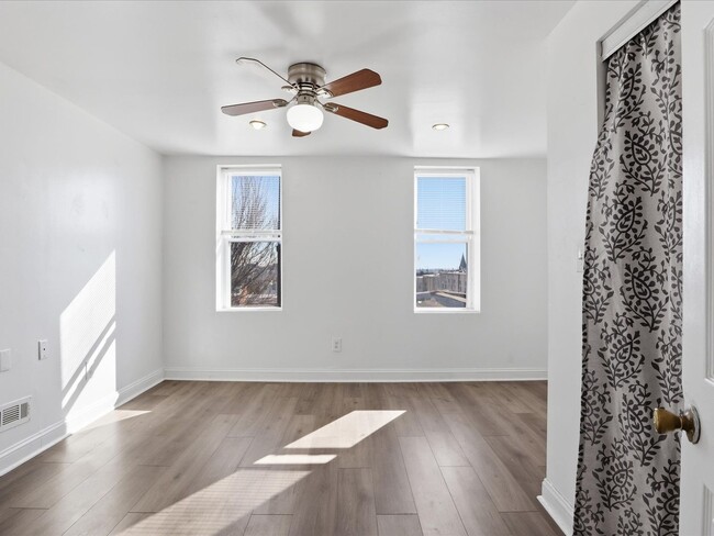 Building Photo - Charming Spacious Baltimore Rowhome