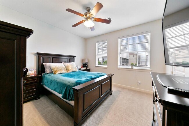 Building Photo - 5633 Petty St