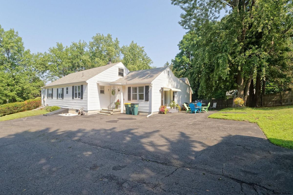 Building Photo - 263 N Greenbush Rd