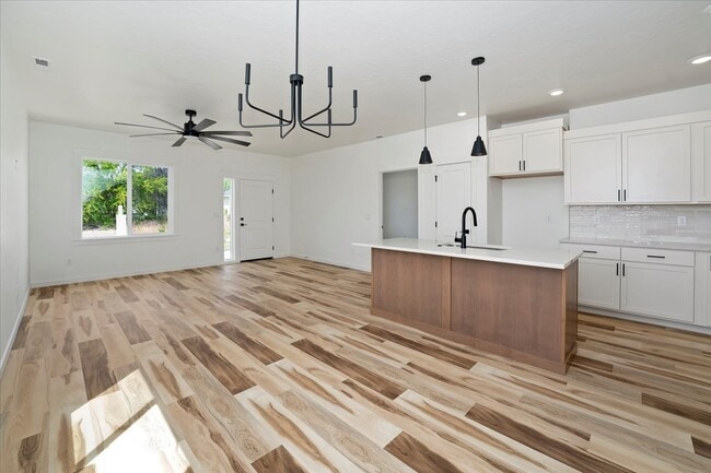 Building Photo - 405 N 18th St