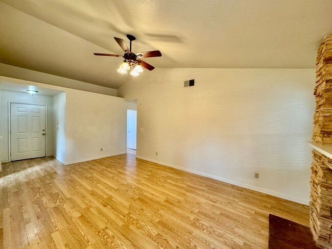 Building Photo - REDUCED!!  Great Location in College Green...