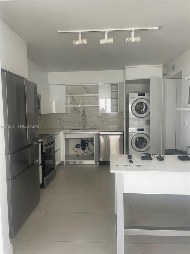 Building Photo - 5750 Collins Ave
