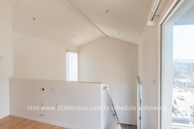 Building Photo - Loft Condo with Views & Deck