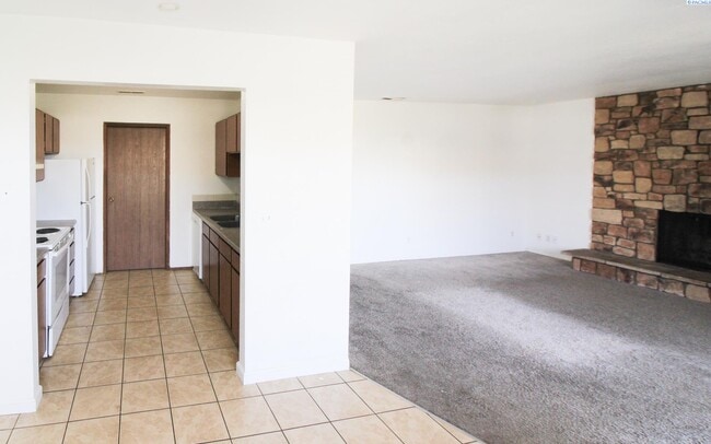 Building Photo - 2 bedroom, 1 bath in Kennewick