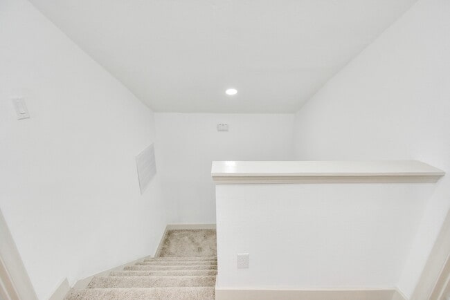Building Photo - 1501 Maiden Ln