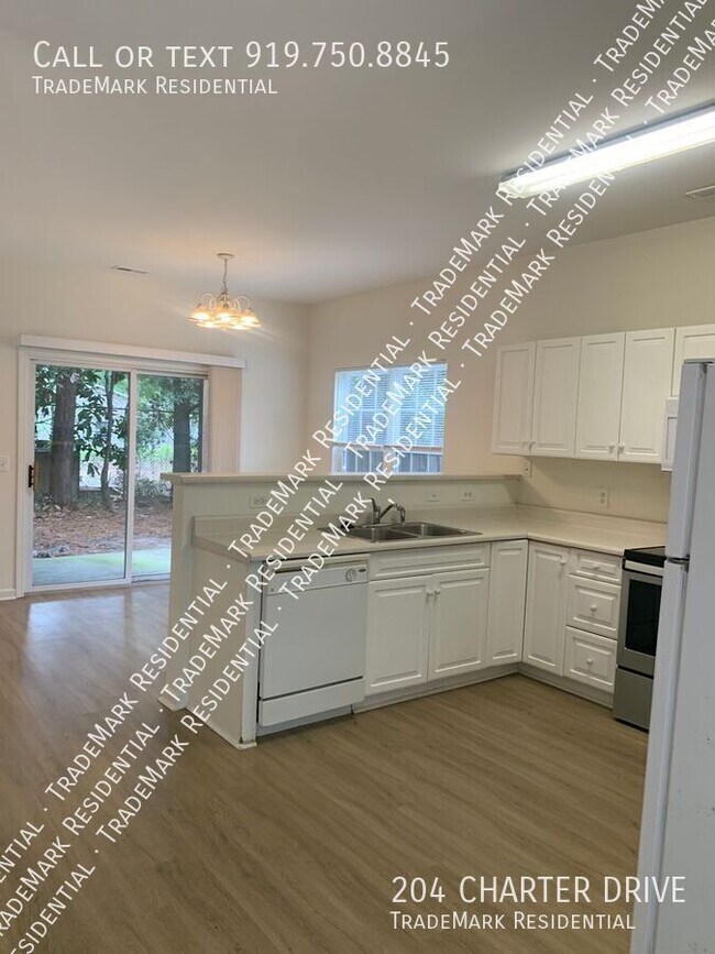 Building Photo - 204 Charter Dr