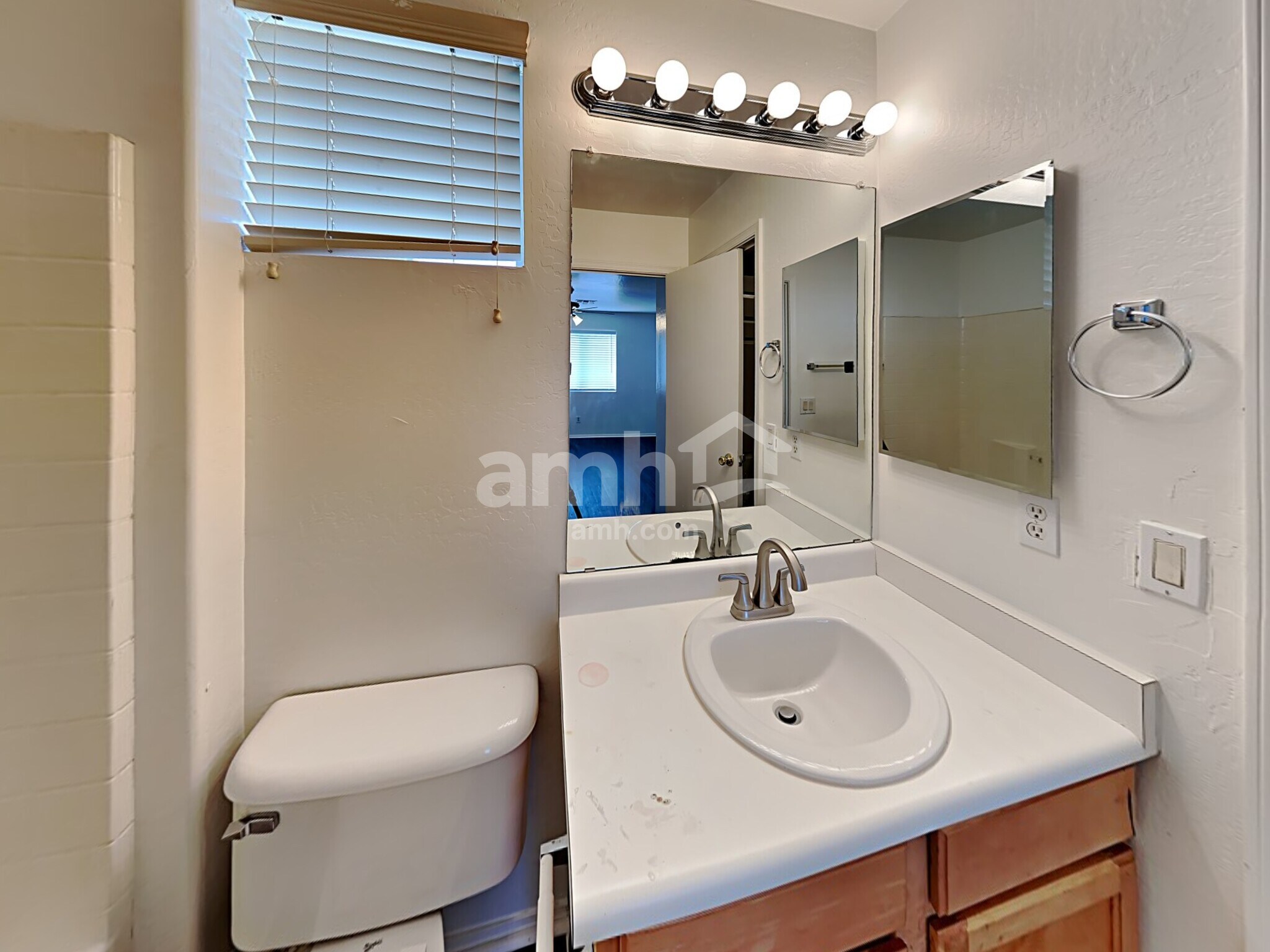 Building Photo - 5156 W Fulton St