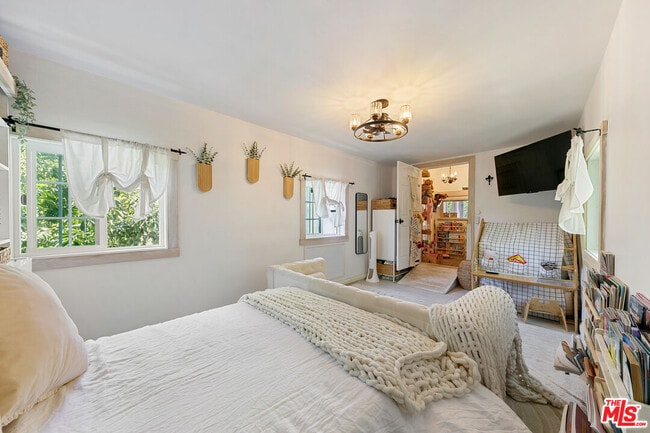 Building Photo - 2851 Seabreeze Dr