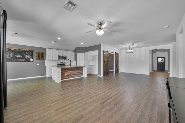Building Photo - 16034 Dehay Ln