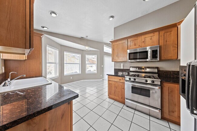 Building Photo - 655 Kane Ct