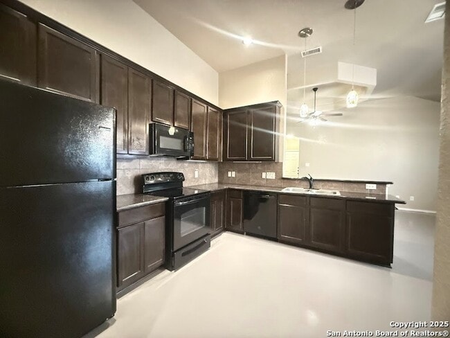 Building Photo - 254 Rosalie Dr
