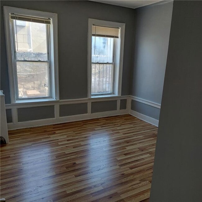 Building Photo - 699 Hinsdale St