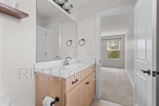 Building Photo - 537 Eastboro Dr