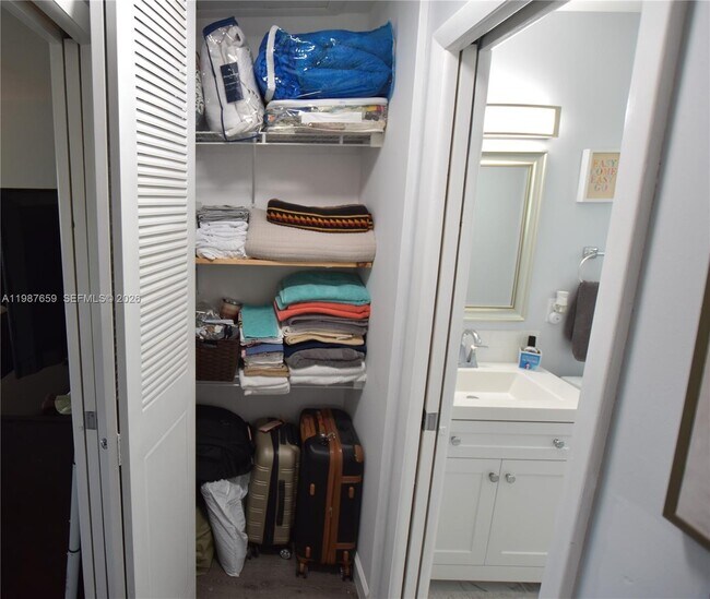 Building Photo - 2572 Emory Dr W