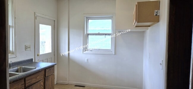 Building Photo - 180 Cedar Ave