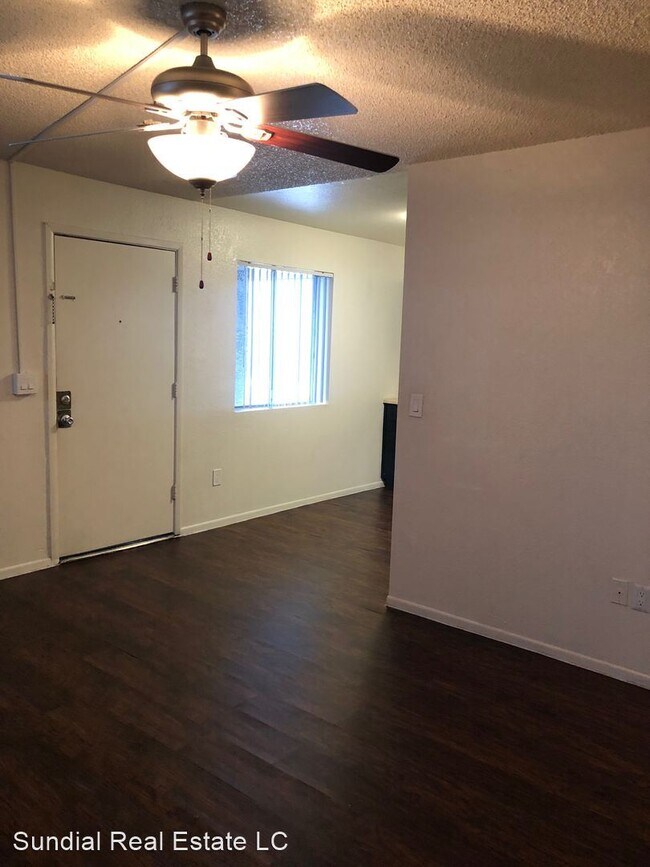 Building Photo - 1107 E University Dr