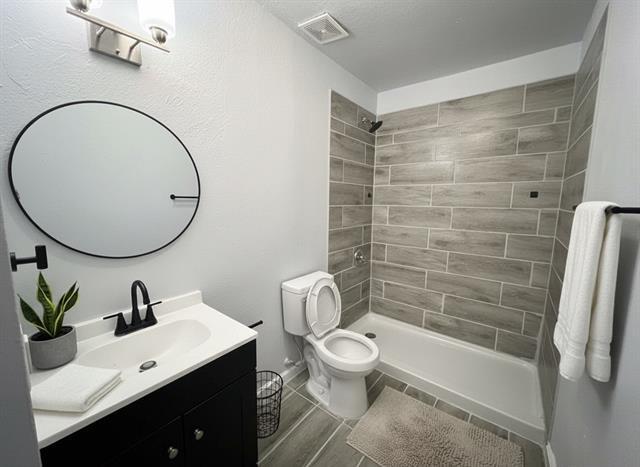 Building Photo - 1911 Primrose Ln