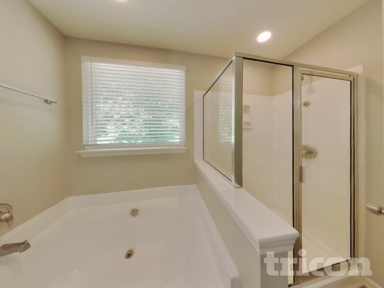 Building Photo - 4035 Far West Dr