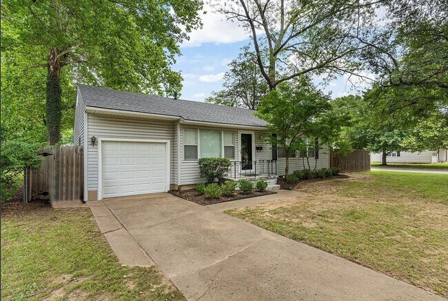Building Photo - Located in the heart of Brookside, this inviting home sits on a spacious, fully fenced corner lot.