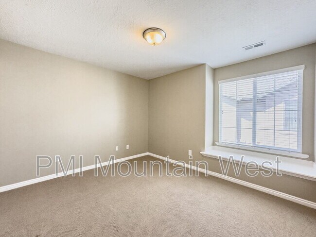 Building Photo - 948 Chelsea Ln