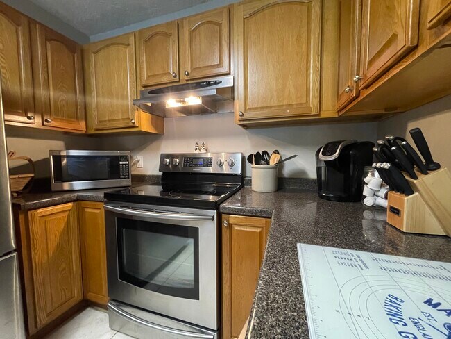 Building Photo - 8043 SE Highpoint Way