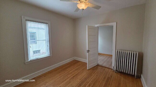 Building Photo - 2 bedroom 1 bath main level with office and porch.