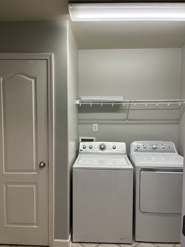 Building Photo - 5004 Pelican Ct