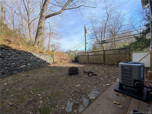 Building Photo - 8 W Main St