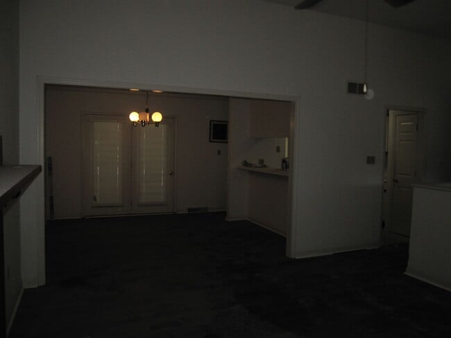 Building Photo - Charming home centrally located