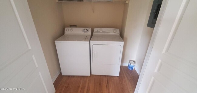 Building Photo - 2 bedroom 2 bathroom condo for rent