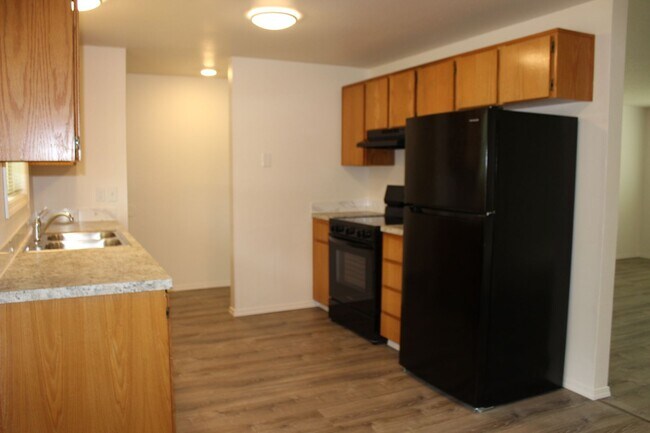 Building Photo - 3 bed single level home in SE Hillsboro