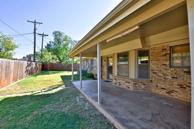 Building Photo - Cul-de-Sac 3/2/2; Ward, Madison, Cooper schools