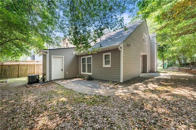 Building Photo - 1393 Poplar Pointe