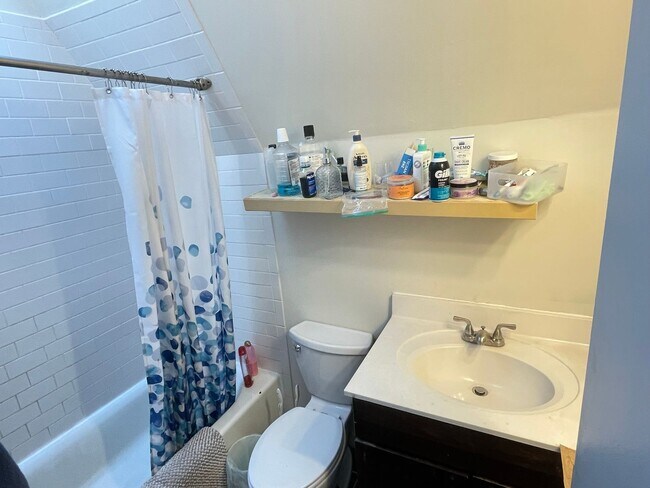 Building Photo - Parker St 3-Bed