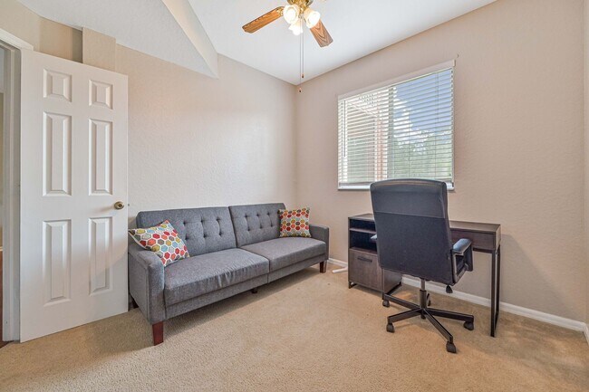 Building Photo - ** Tuscany Gardens ~ Fully Furnished 2 BED Condo in Fort Myers **