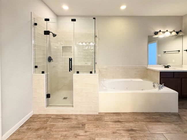 Building Photo - 521 Ironwood Forest Dr