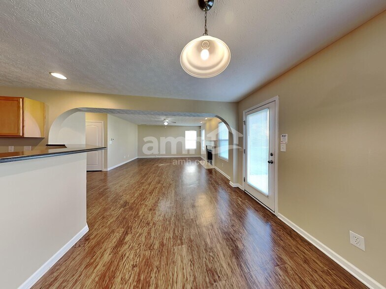Building Photo - 5899 Brookstone Dr