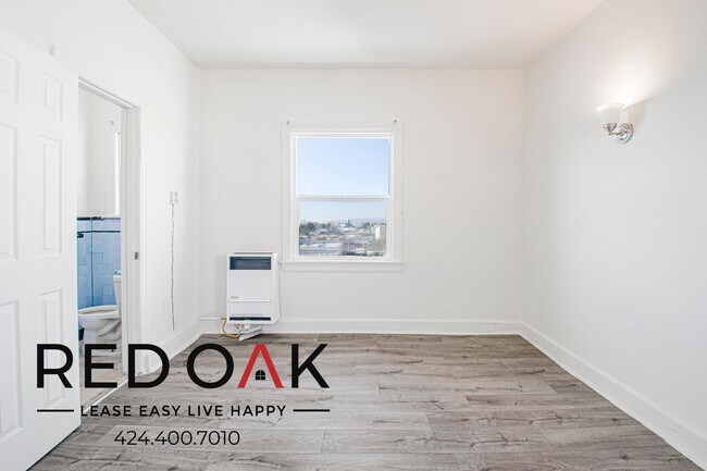 Building Photo - 302 Alexandria Ave