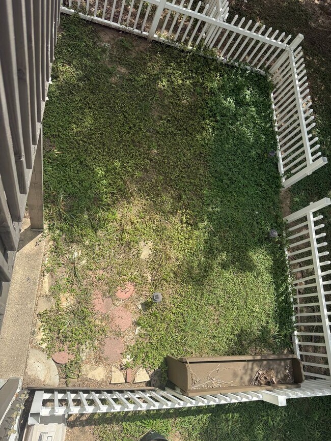 Building Photo - River Crossing - Near Downtown - 2BD /2.5BA - Townhome - Yard - Pet Friendly