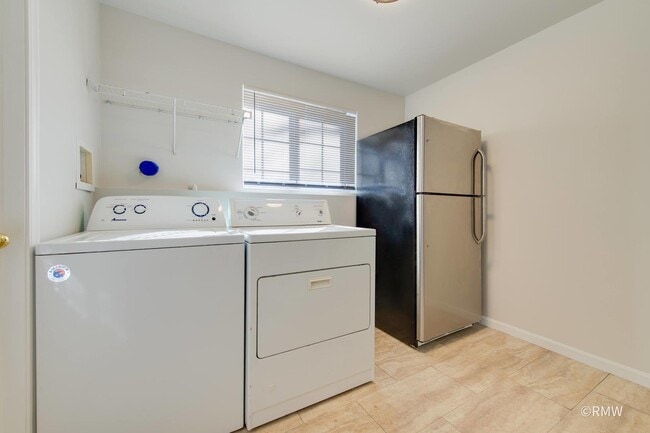 Building Photo - 27 Monarch Dr