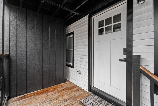 Building Photo - 42 White St