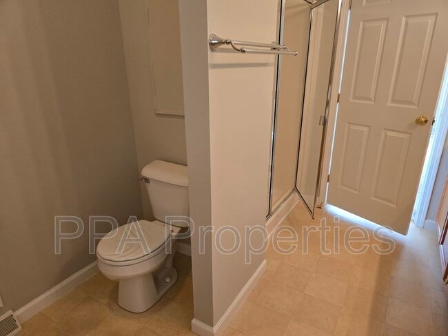 Building Photo - 7217 Ramblewood Dr