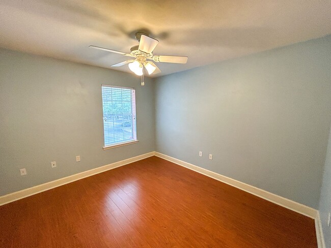 Building Photo - Woods Edge South #147