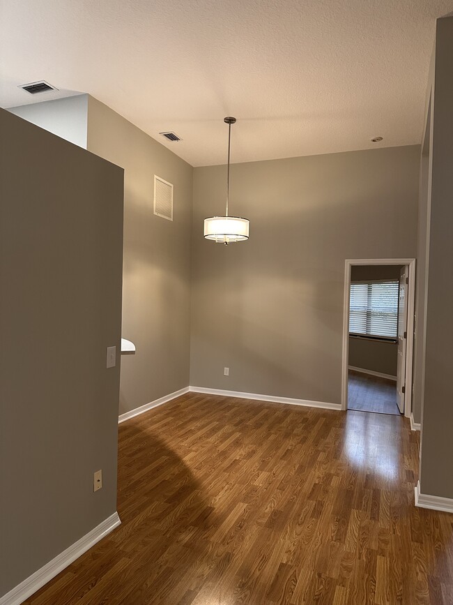 Dining area - 2912 Lake Pineloch Blvd