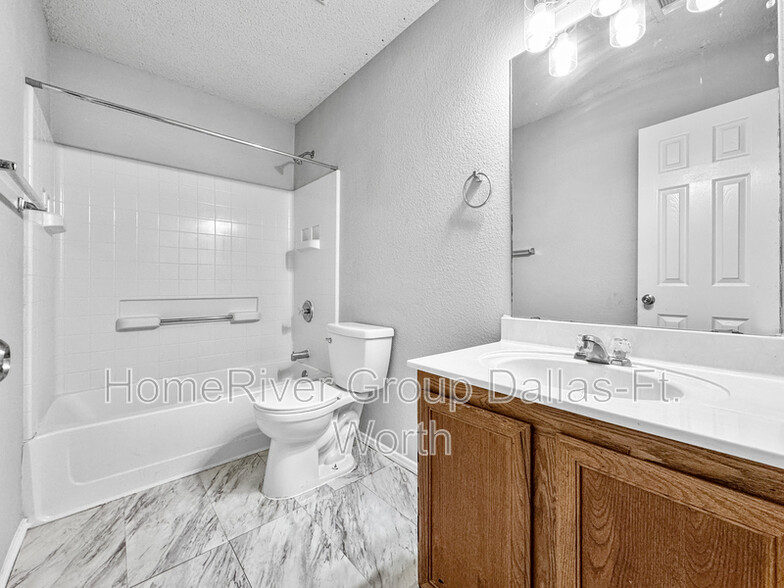 Building Photo - 4881 Trail Hollow Dr